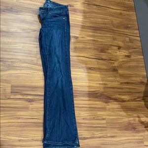 American Eagle women’s boyfriend jeans